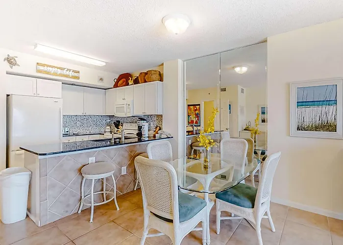 Bright And Convenient Overlooking The Gulf Shared Pool Free Wifi