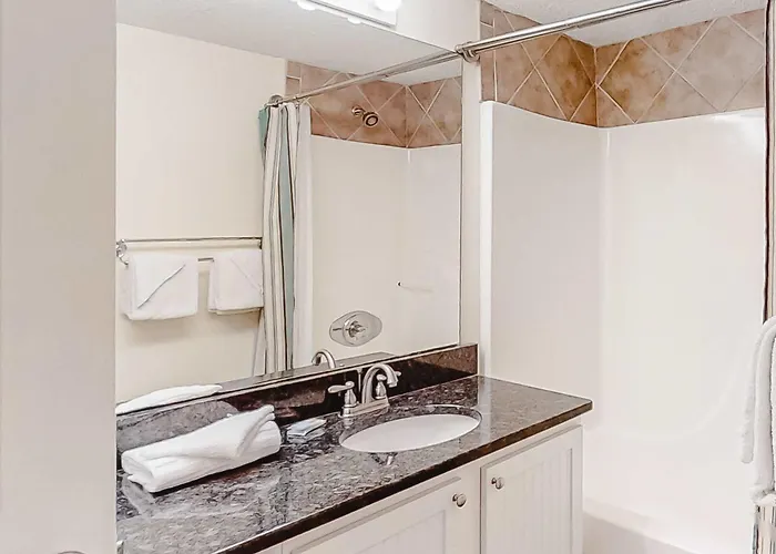 Bright And Convenient Overlooking The Gulf Shared Pool Free Wifi Holiday home