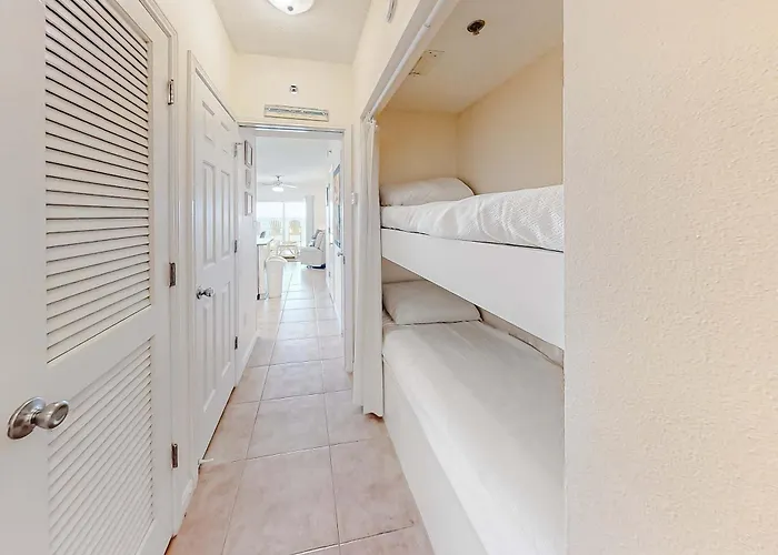 Bright And Convenient Overlooking The Gulf Shared Pool Free Wifi