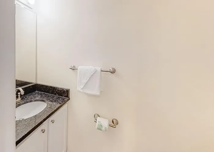 Bright And Convenient Overlooking The Gulf Shared Pool Free Wifi Holiday home Gulf Shores