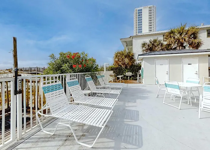 Bright And Convenient Overlooking The Gulf Shared Pool Free Wifi Holiday home